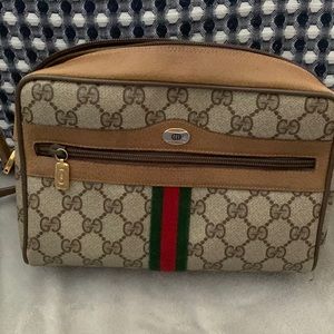 Vintage Gucci shoulder purse